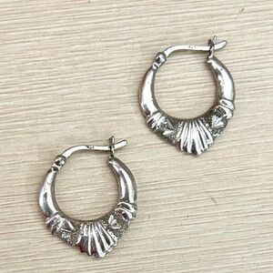 925 Sterling Silver Hoop Earrings with Fan Detail – Vintage Style Textured Hoops